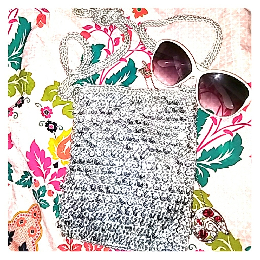 Beautiful Vintage sliver beaded purse